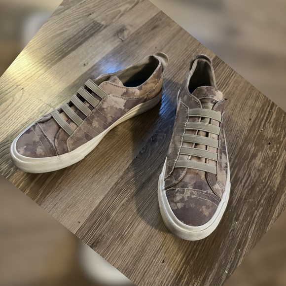 Women’s Blowfish Malibu Slip-On Sneakers - Size 8.5 - EUC Fall Wardrobe Shoes - Picture 3 of 5